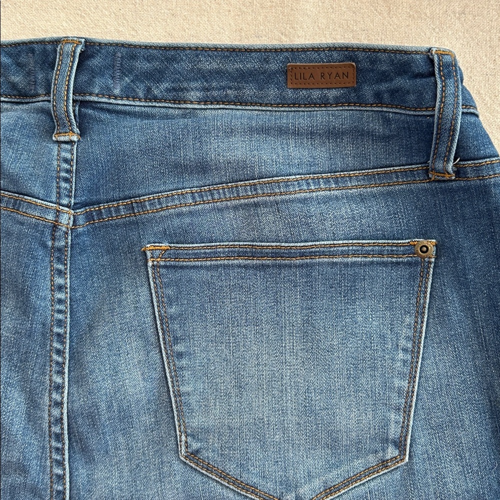 LILA RYAN Women’s 16W Dark Blue Distressed Ankle Jeans - Picture 7 of 11